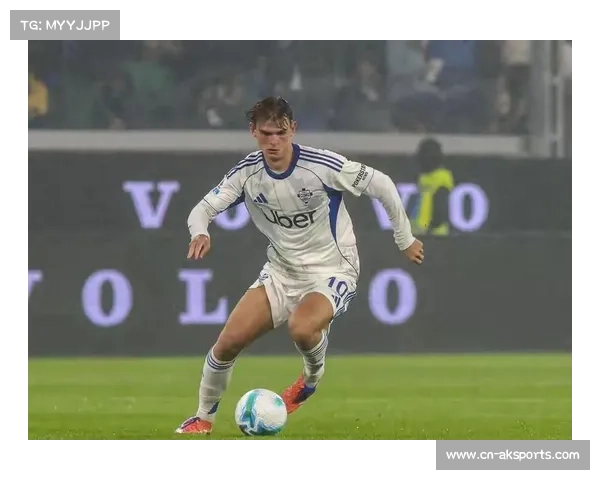 尼科·帕斯盘带突破，成科莫进攻核心亮点