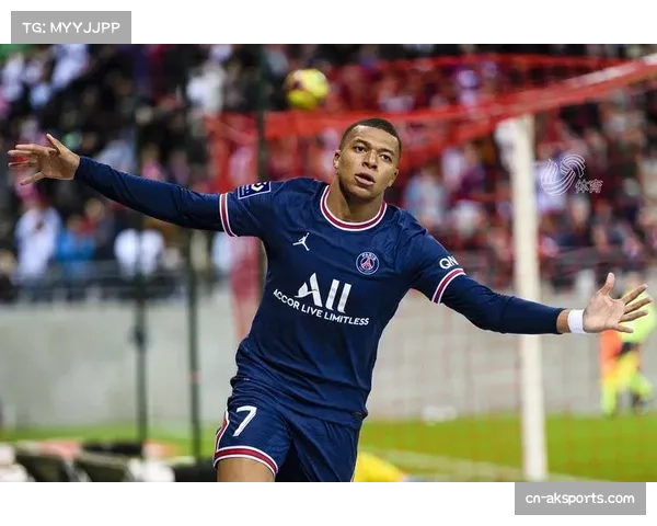 实时：巴黎圣日耳曼后卫马尔基尼奥斯因伤被换下，什克里尼亚尔替补登场